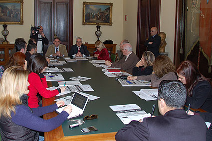 La conferenza stampa di presentazione: ''Tre minuti di celebrità a Cagliari 2010''
